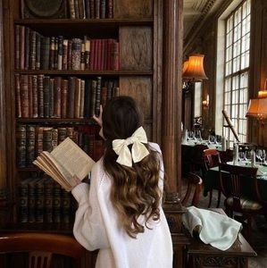 Meet your Posher, Iris